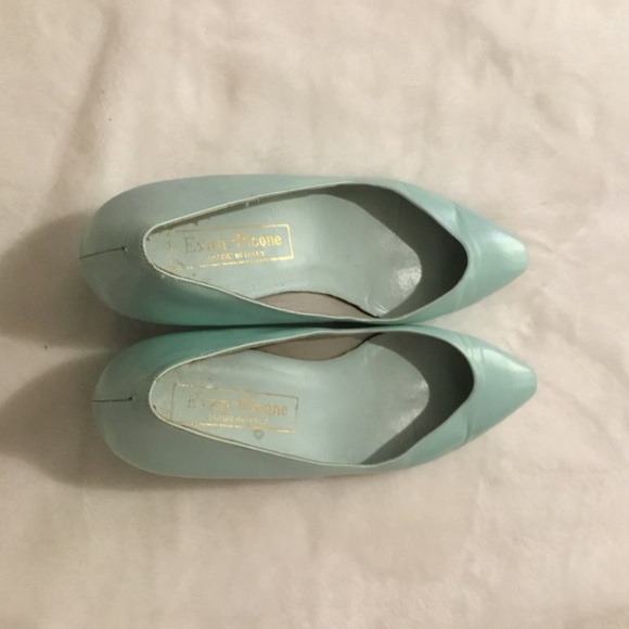 Evan Picone Leather Turquoise Pumps - Picture 2 of 4